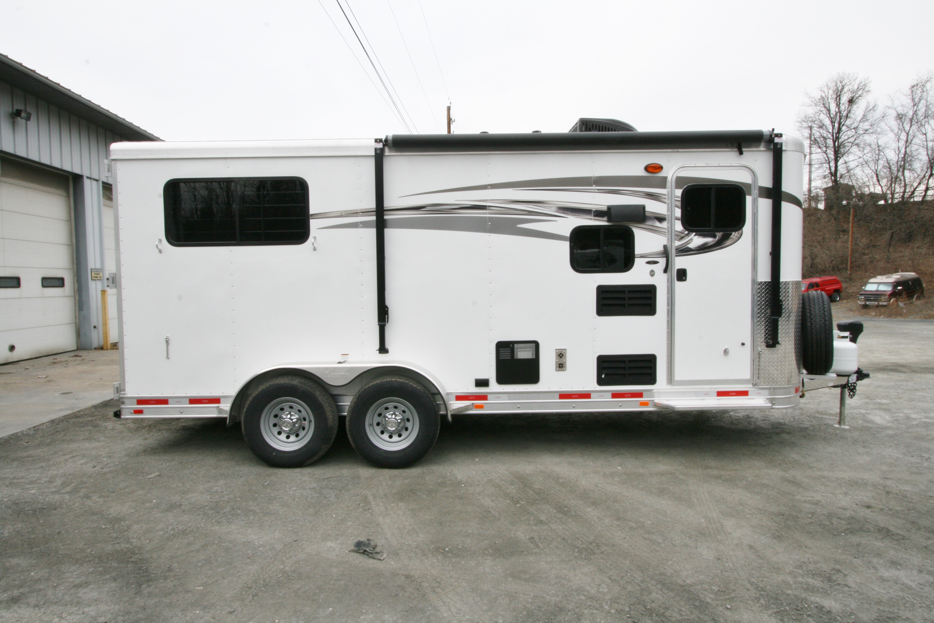 *SOLD*2017 LAKOTA CHARGER SE BUMPER PULL HORSE TRAILER Wasko's Inc.