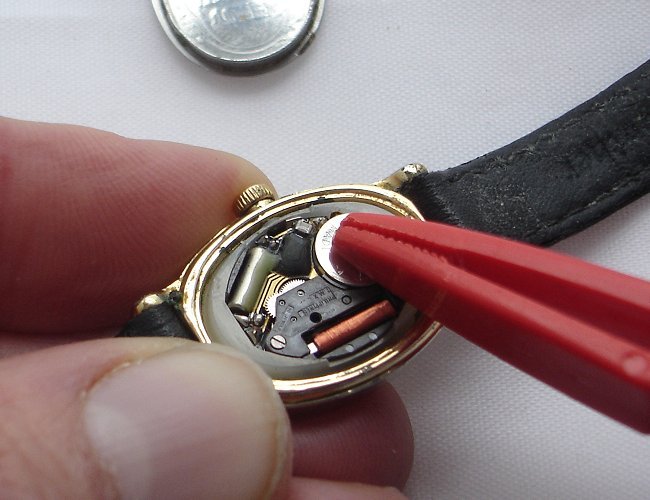 Watch Battery UK Ltd Opening Your Watch Case