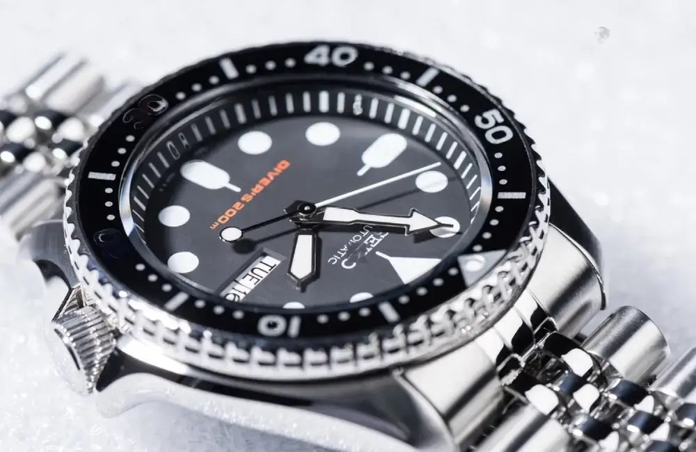 How To Use A Rotating Bezel In A Dive Watch?