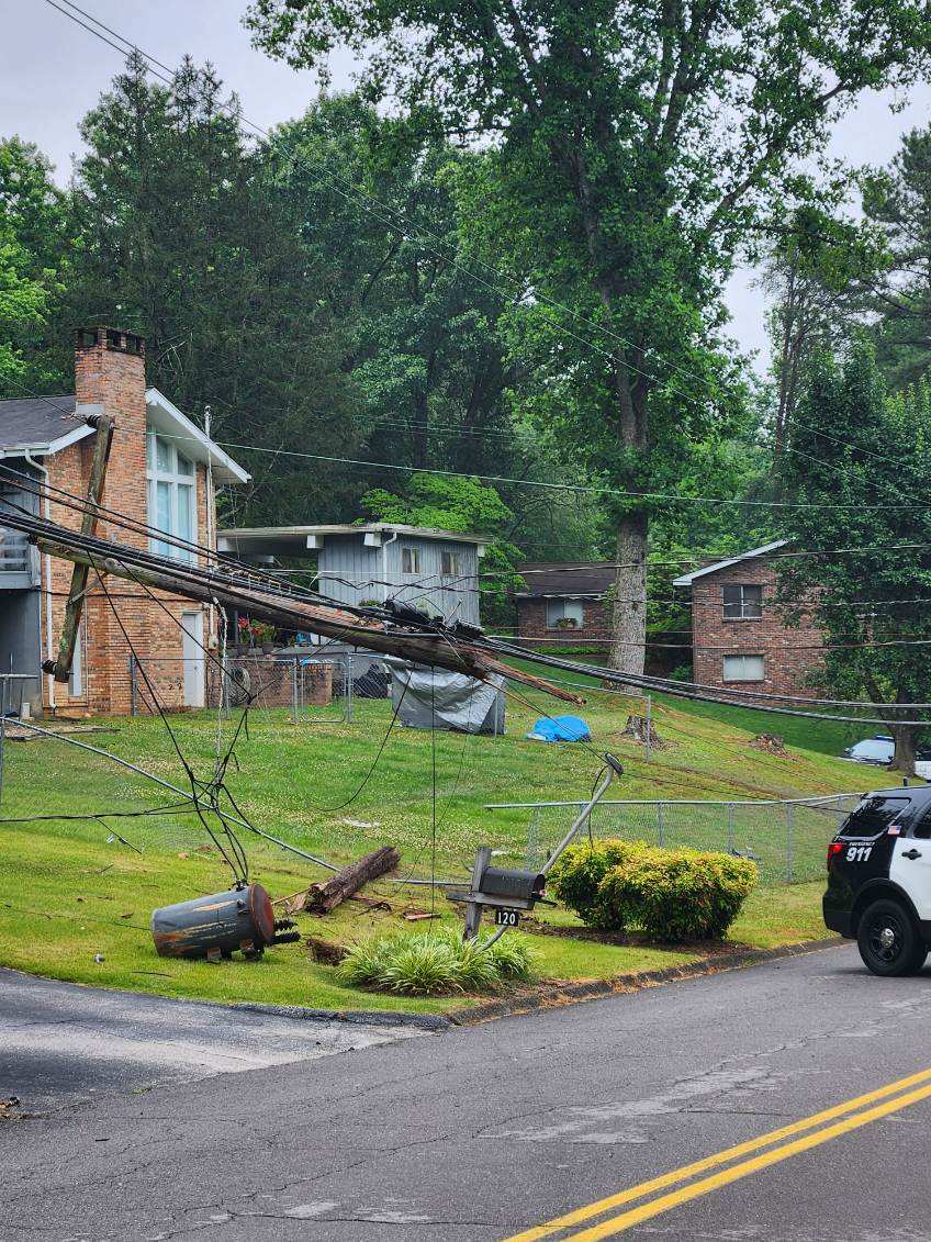 Crash caused power outage in Oak Ridge