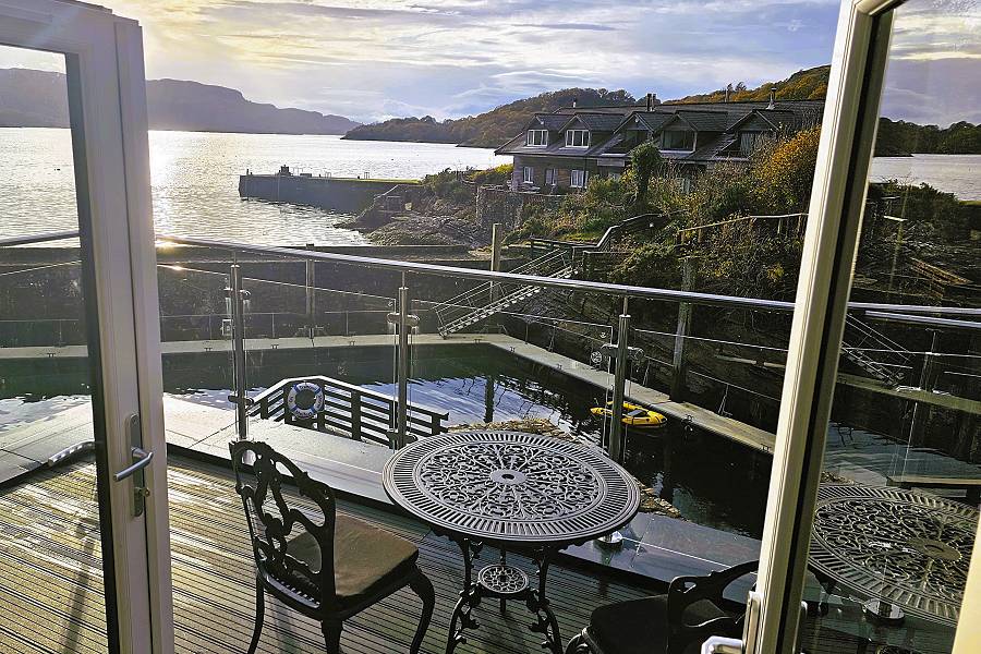 Commodore Lochview Balcony Suite Melfort Pier & Harbour Resort