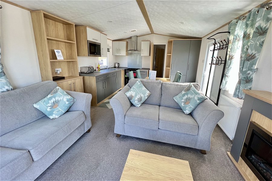 Willow Lodge Cotswold Water Park