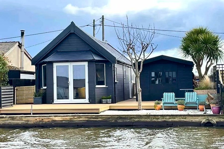 Fishersdene Riverside Holiday Chalet Potter Heigham, Norfolk Broads