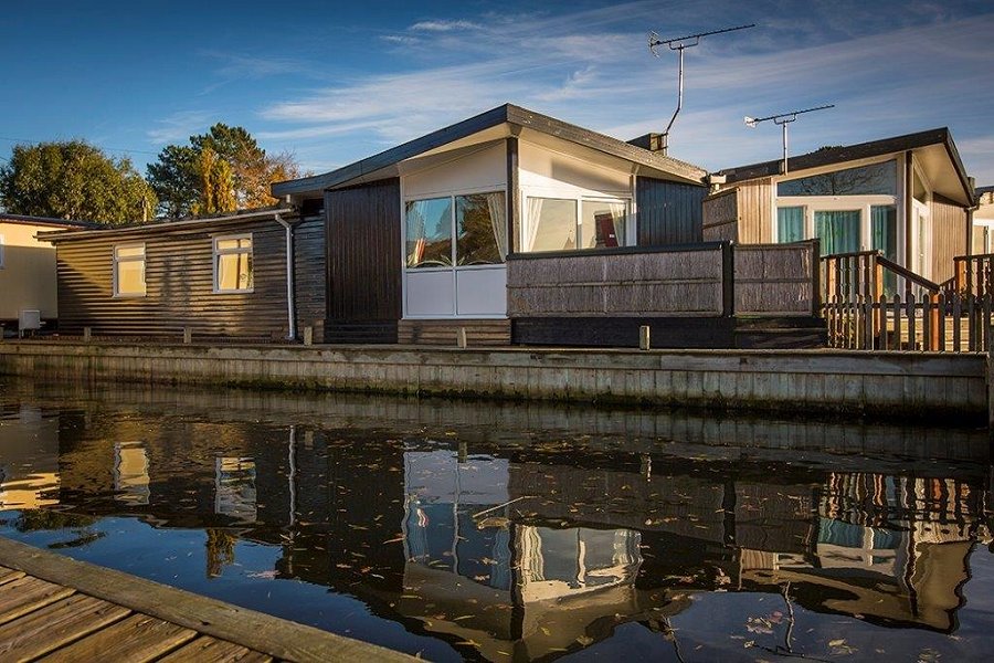Langtons View Holiday Cottage with fishing, Norfolk Broads