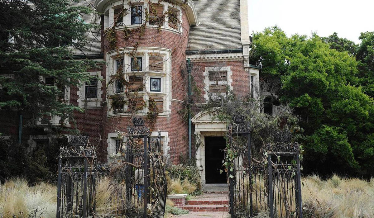 1 in 5 Aussies say they won’t buy a haunted house