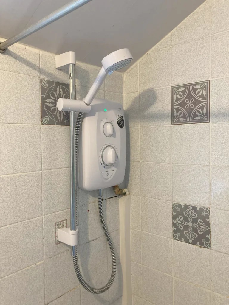 Replacement of Faulty Shower Unit with 8.5kW Mira Jump Unit Wave