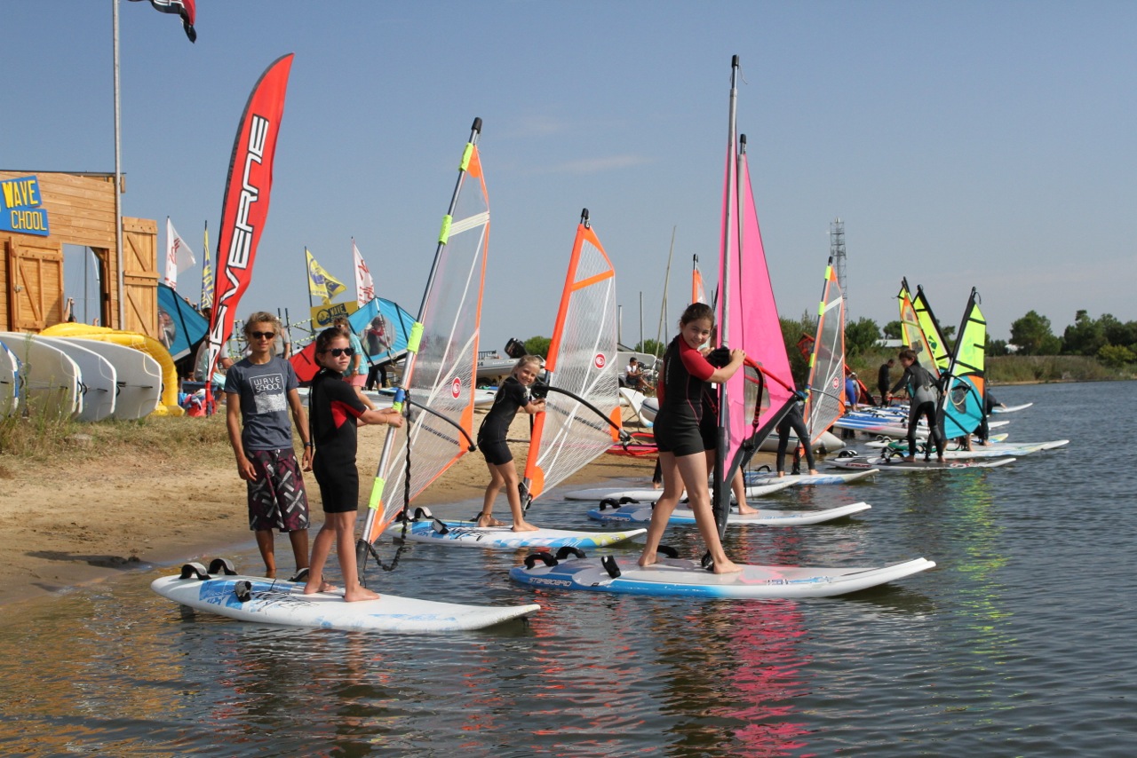 Présentation WAVE SCHOOL École de windsurf et Paddle à la Tranche sur