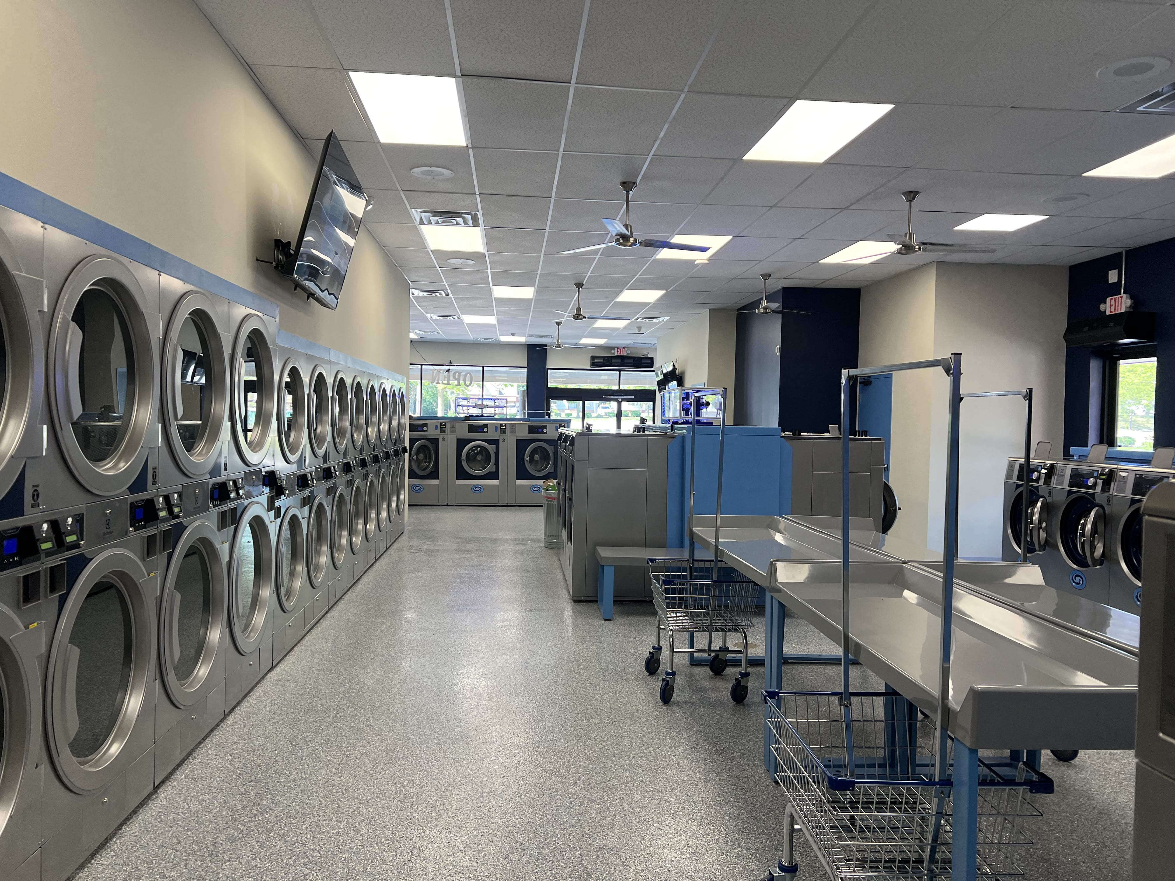 WaveMAX® Laundry Not Your Typical Laundromat! WaveMAX Maple Heights OH
