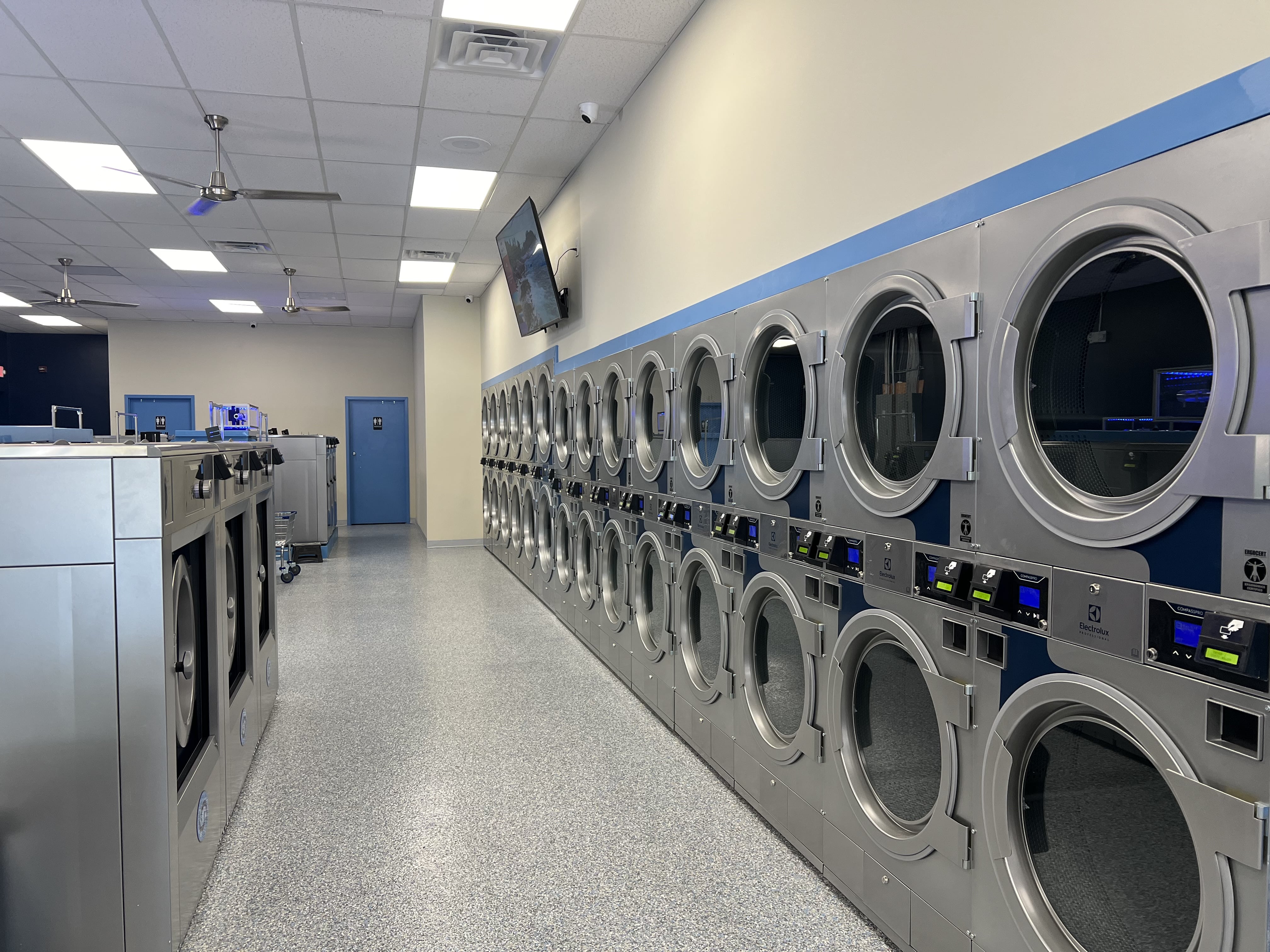 WaveMAX® Laundry Not Your Typical Laundromat! WaveMAX Maple Heights OH