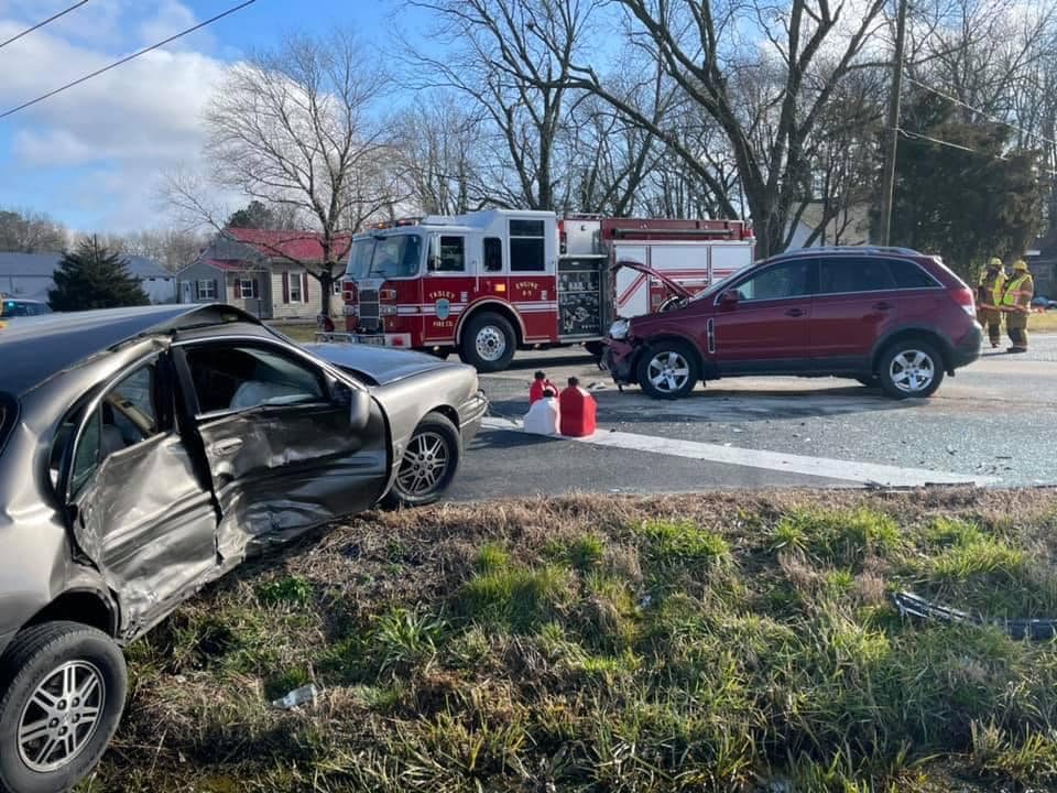 2 injured in vehicle crash in County