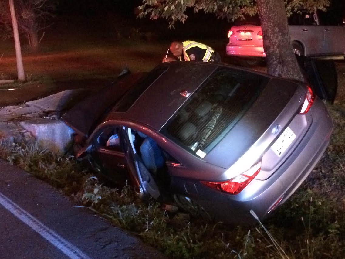 Single car wreck stalls traffic on McClellan Road WBBJ TV