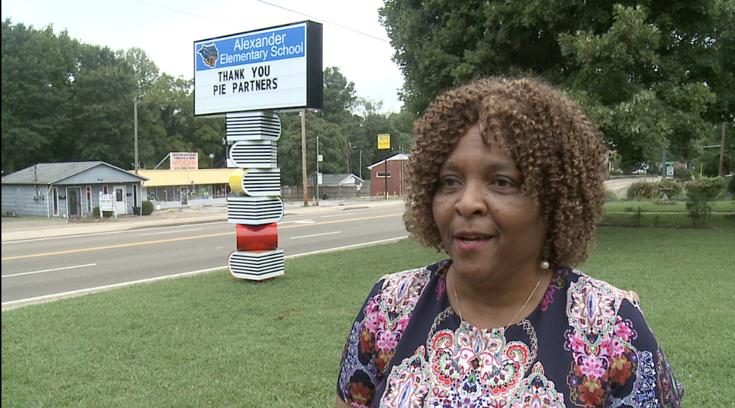 Alexander Elementary unveils new school sign WBBJ TV