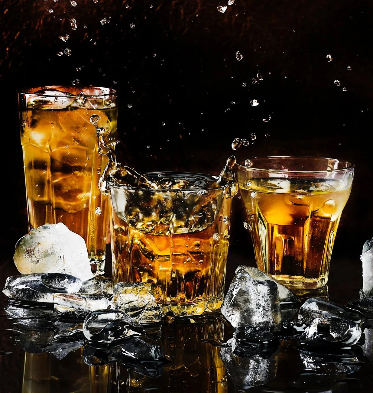 Cómo tomar whisky ¿Solo, con agua, hielo...?