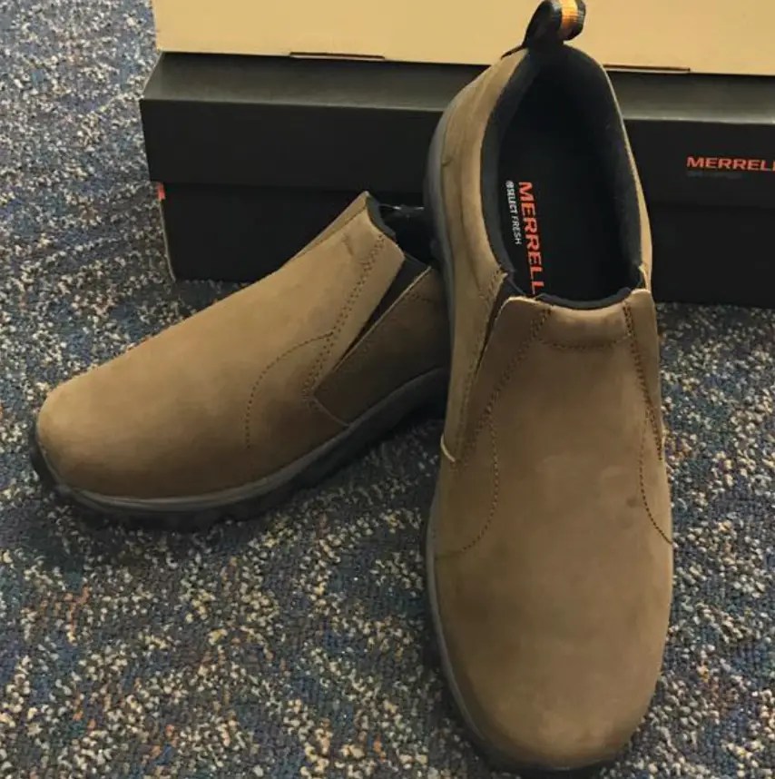 6 Shoes to Wear With Scrubs in September 2024 (With Great Comfort and