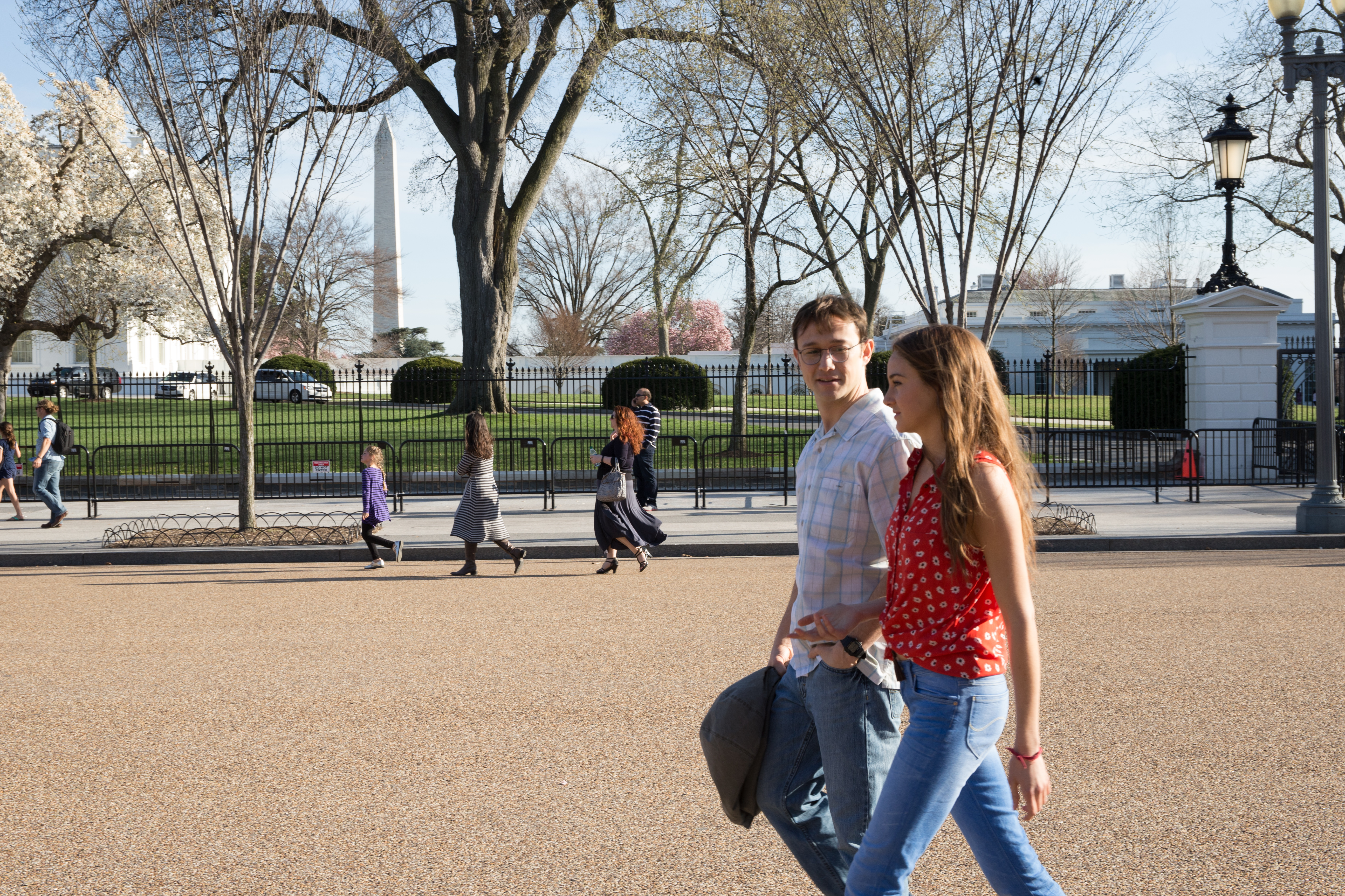 See The Teaser Trailer for Oliver Stone's SNOWDEN We Are Movie Geeks