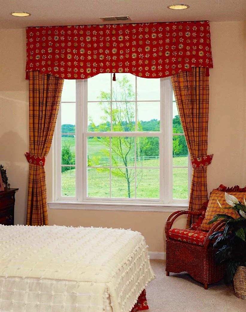 Double Hung w/ Picture Window Flankers and Colonial Grids