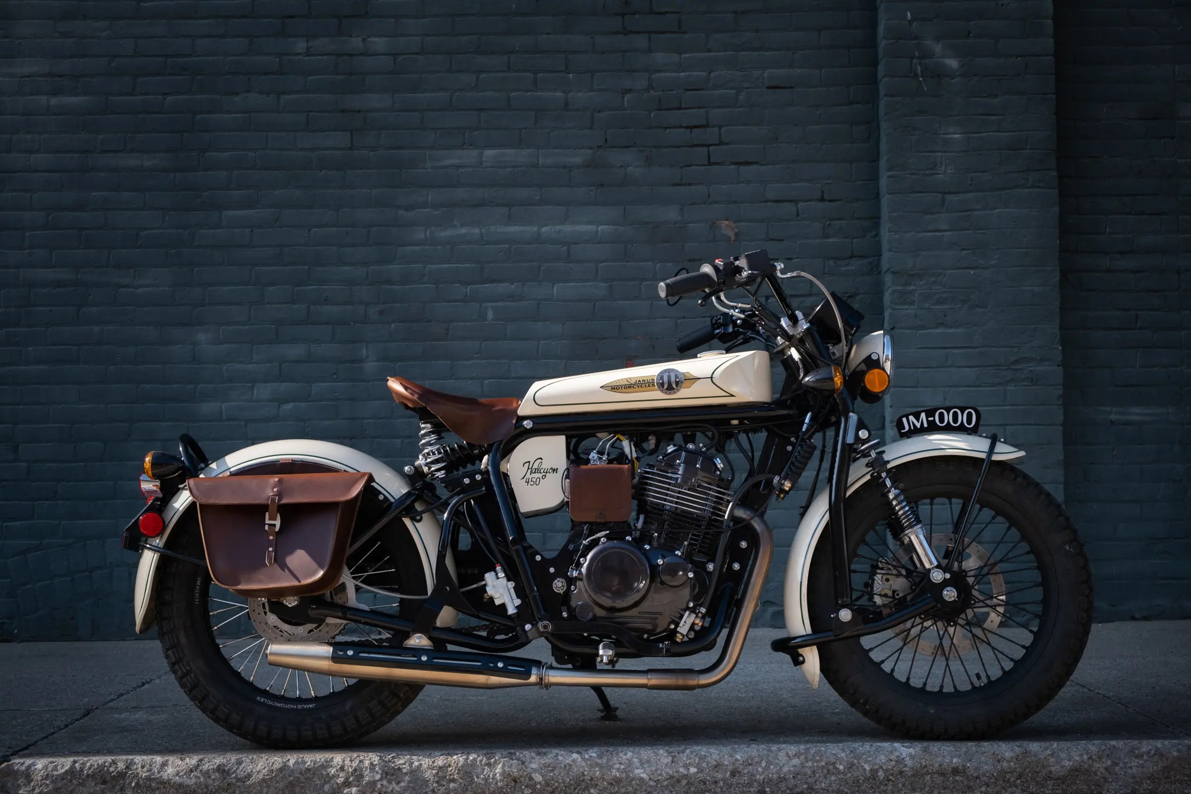 Halcyon 450 A New Classic Beauty From Janus Motorcycles Motorcycle News
