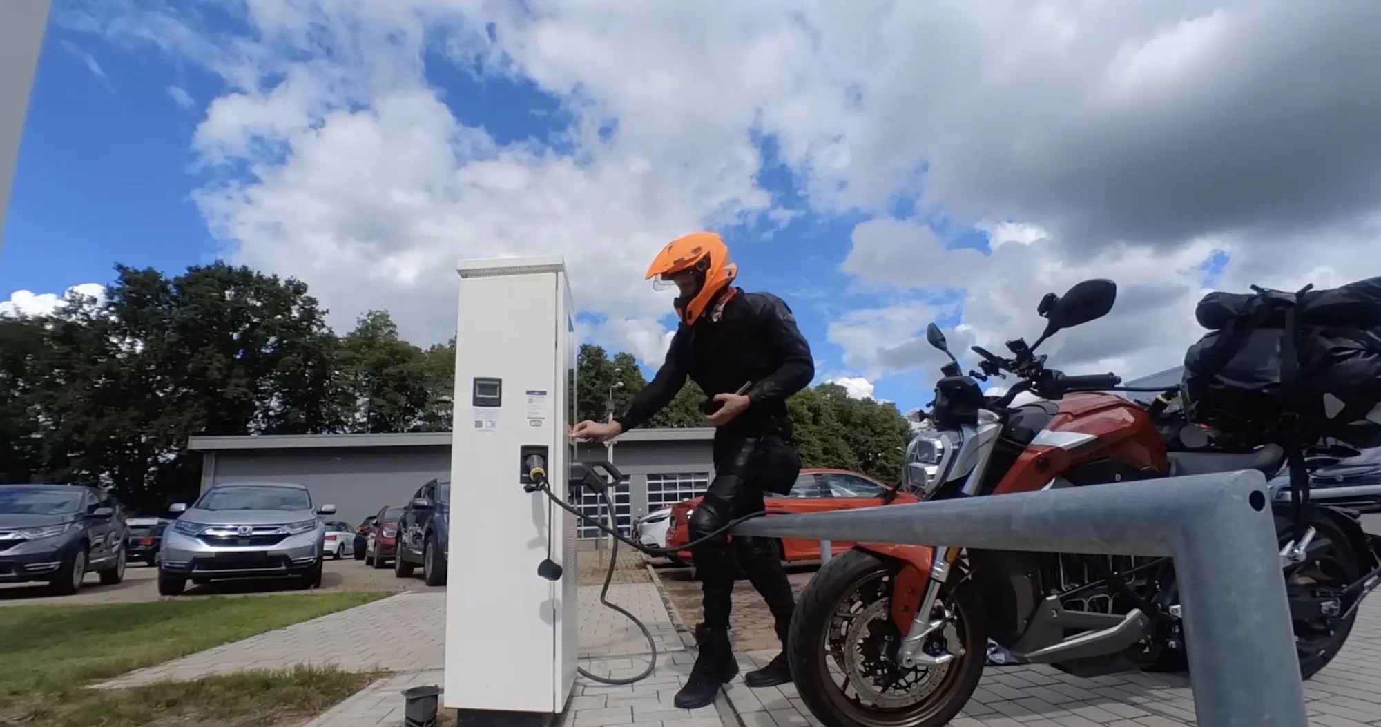 Around the World on an Electric Motorcycle webBikeWorld