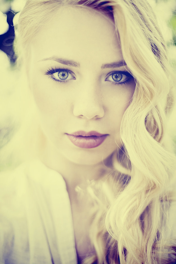 Vintage Yourself! The Easiest Way to Create Vintage Photo Effect