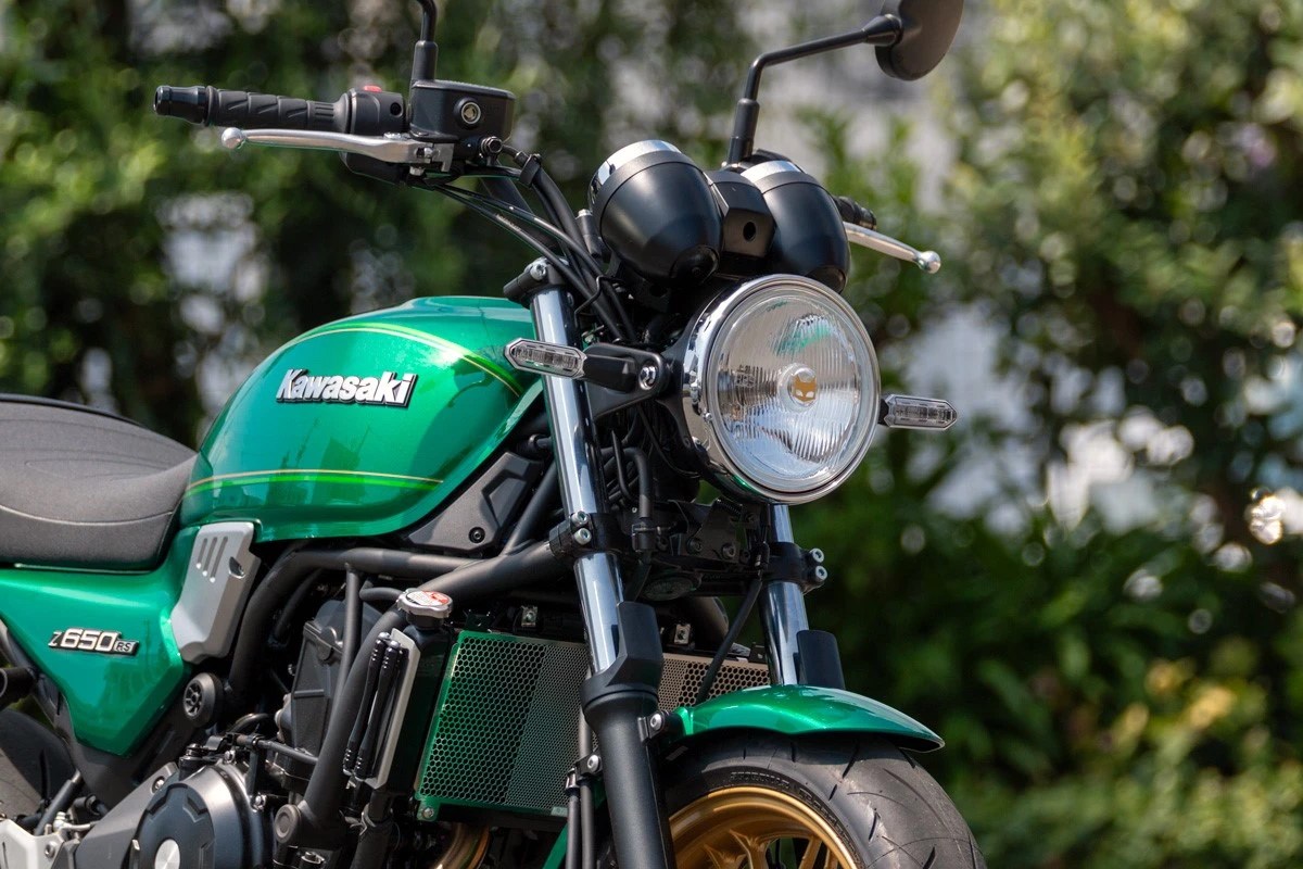 What kind of parts is the Z650RS Headlight Conversion Kit? ike