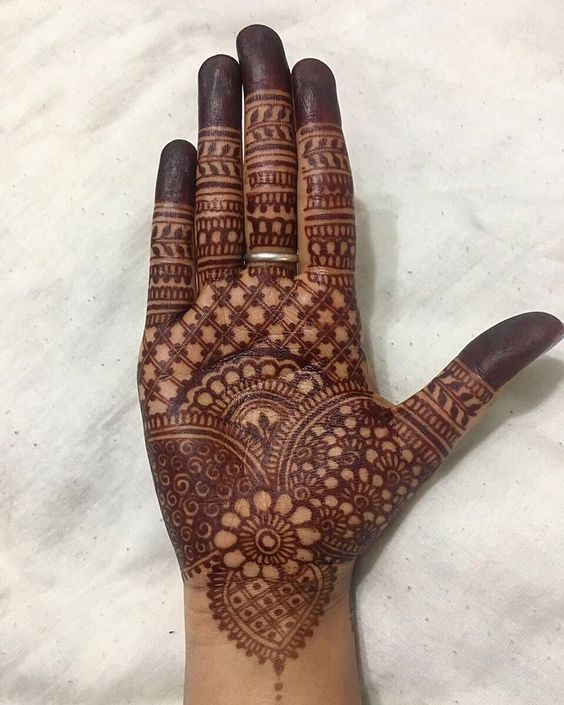 Mehndi Ki Dejain Photo Zoomphoto Hatho Ki Ronaq Ko Badhane Ke Liye Behtreen Mehndi Designs