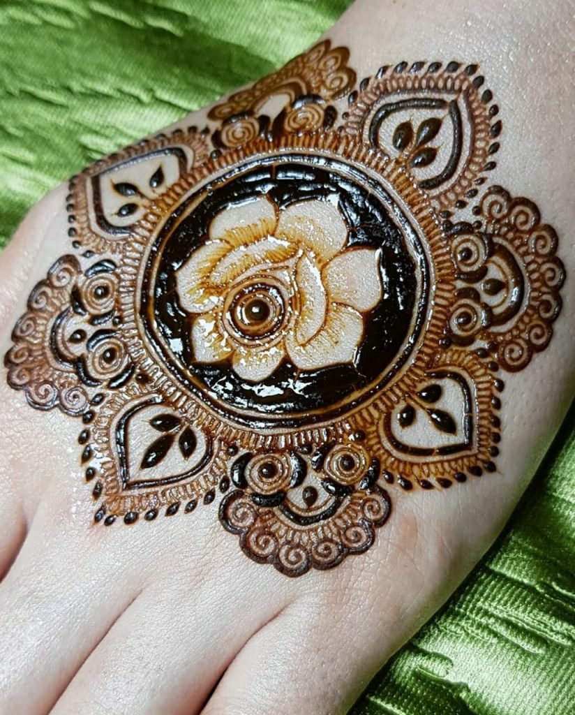 Round Mehndi Designs for hands You Should Definitely Try In 2020