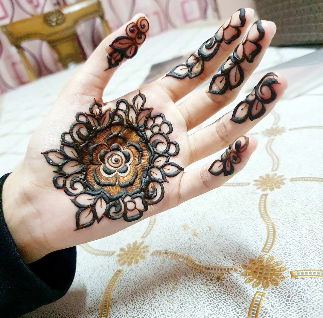 Round Mehndi Designs for hands You Should Definitely Try In 2020