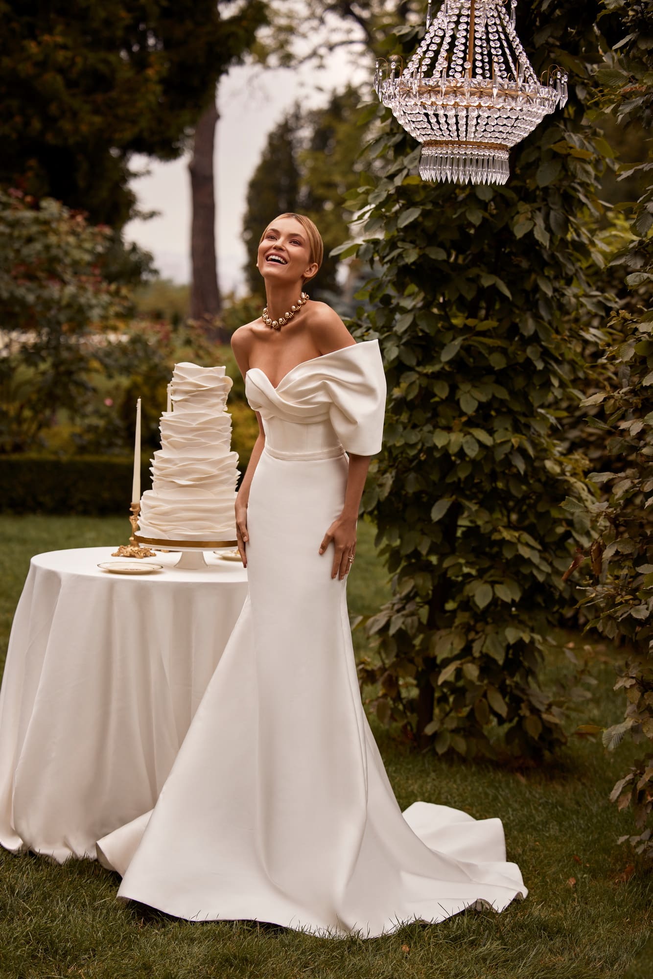 10 Simple Modern Wedding Dresses for the 2023 Bride! Wedding Journal