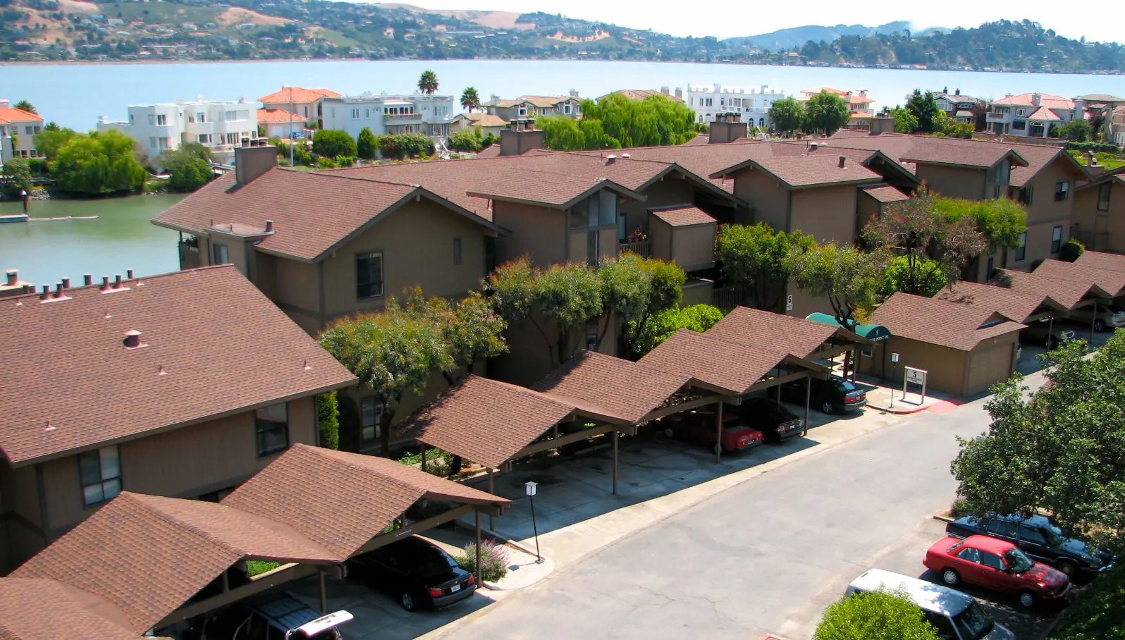 Harbor Point HOA Wedge Roofing
