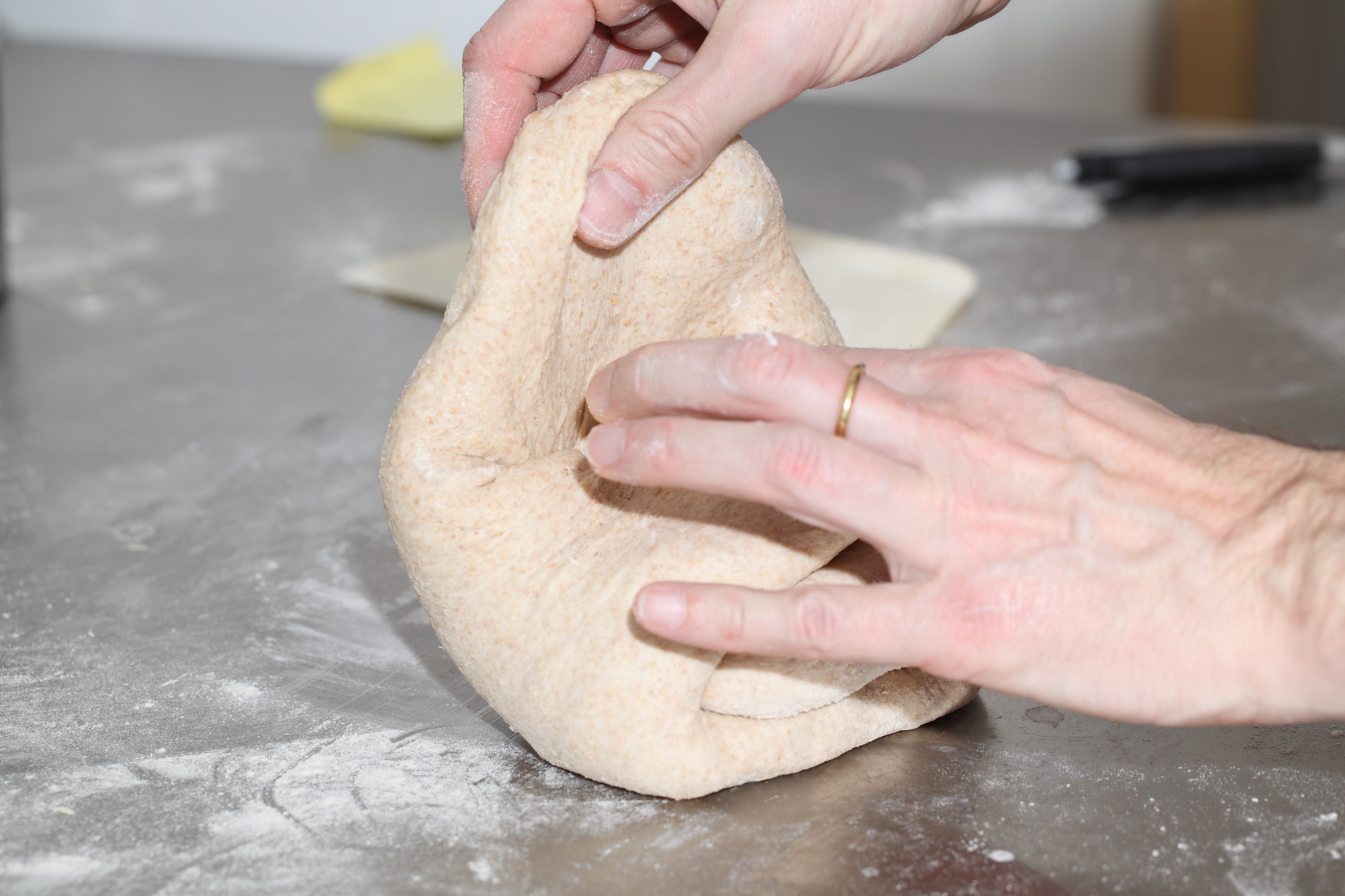 Video Shaping a boule Weekend Bakery