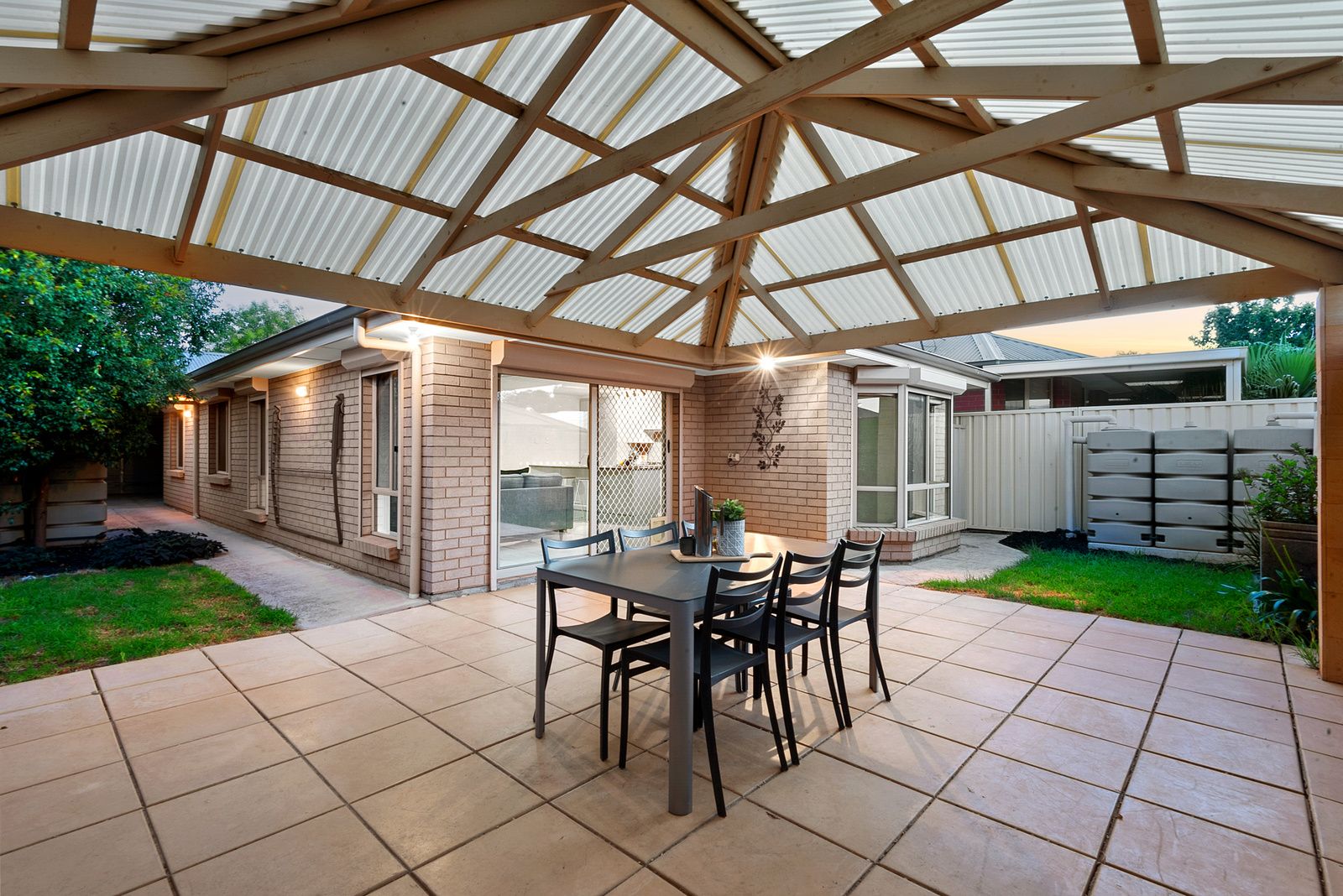 8 Royal Road, Salisbury Downs SA 5108 Weeks & Macklin