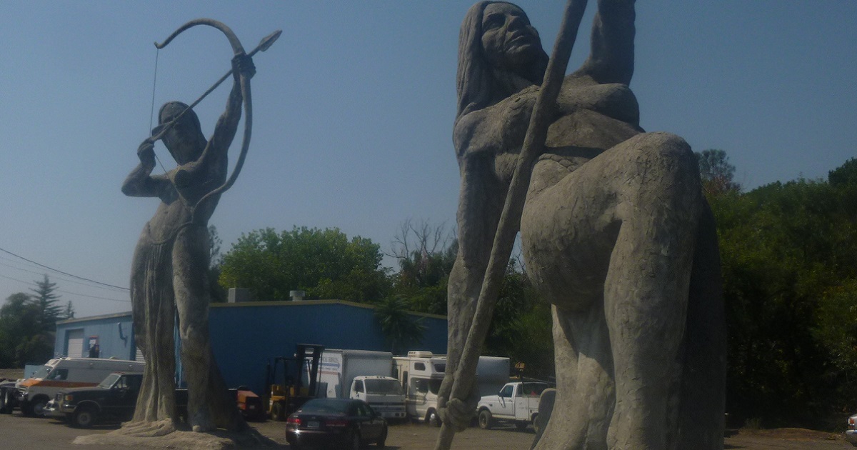 Auburn Statues Weird Nevada