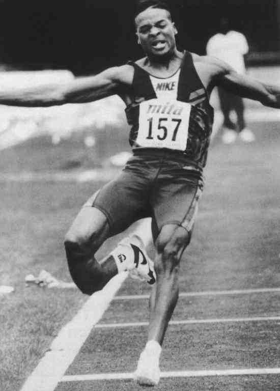 Runner broke his leg during a race Weird Picture Archive