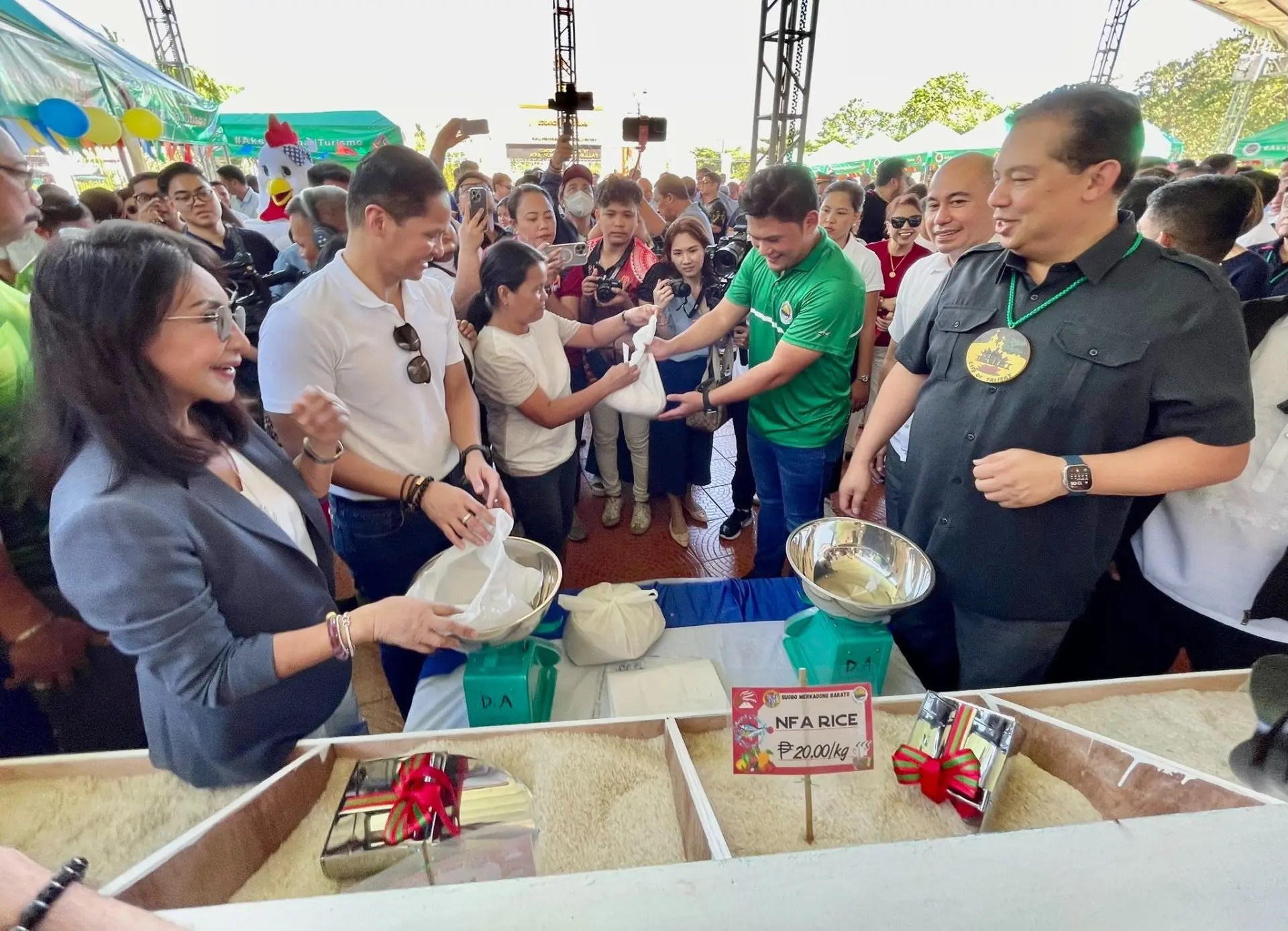 Cebu Provincial Government Launches PopUp Market to Sell Rice at 20