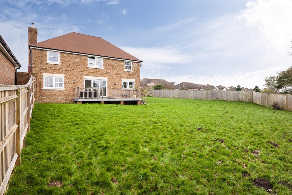Wellington Close, Hurst Road, Twyford, Reading WentWorth Estate Agents