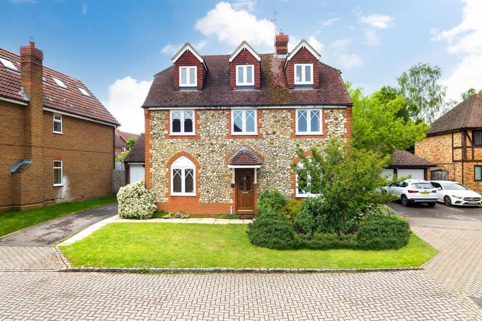 Buttercup Close, Wokingham WentWorth Estate Agents