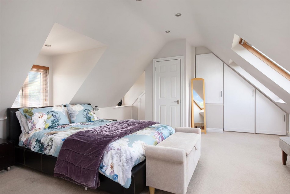 Buttercup Close, Wokingham WentWorth Estate Agents