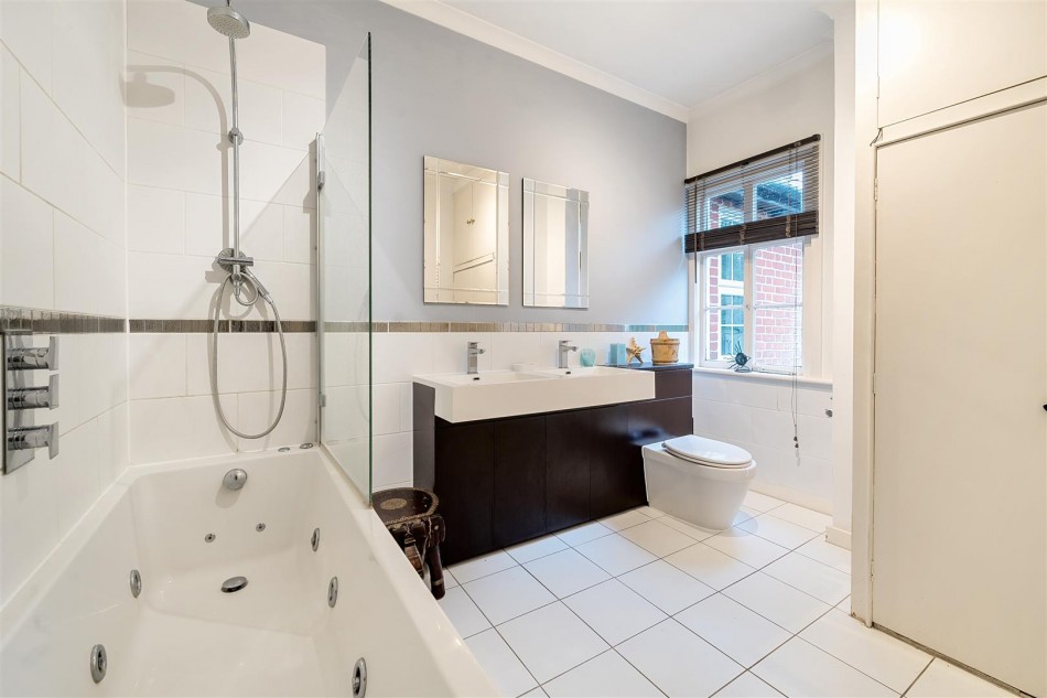 Denmark Avenue, Woodley, Reading WentWorth Estate Agents