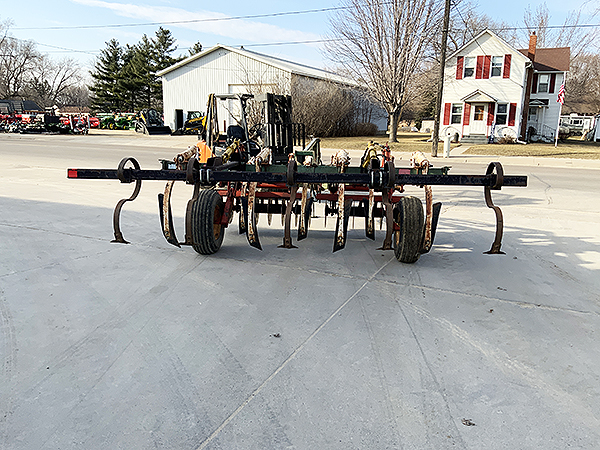 Used Glencoe SS7 seven-shank Soil Saver