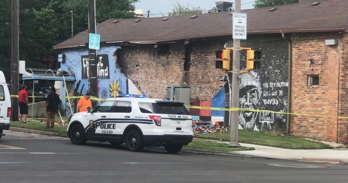 Photos Witnesses Say Lightning Strike Destroyed Mural Honoring