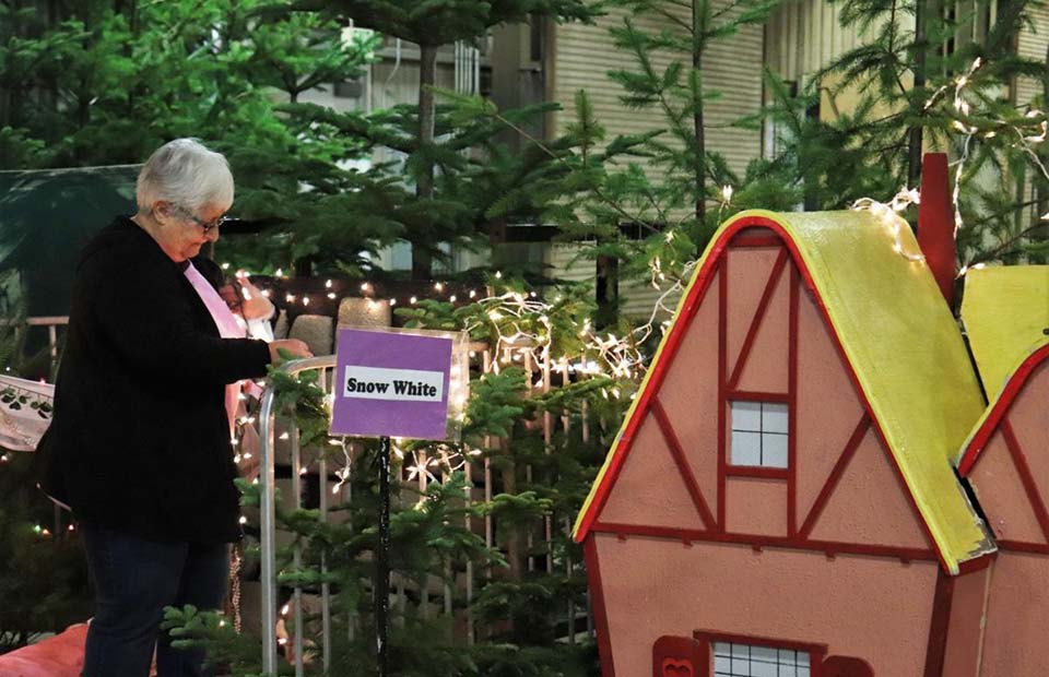 Oregon Timberlands Teams Help Communities Ring in the Holiday Season