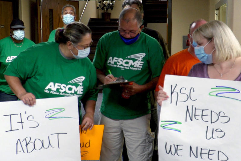 Bus Drivers, Custodians Continue Union Push In Kokomo Despite School Leaders' Rejection