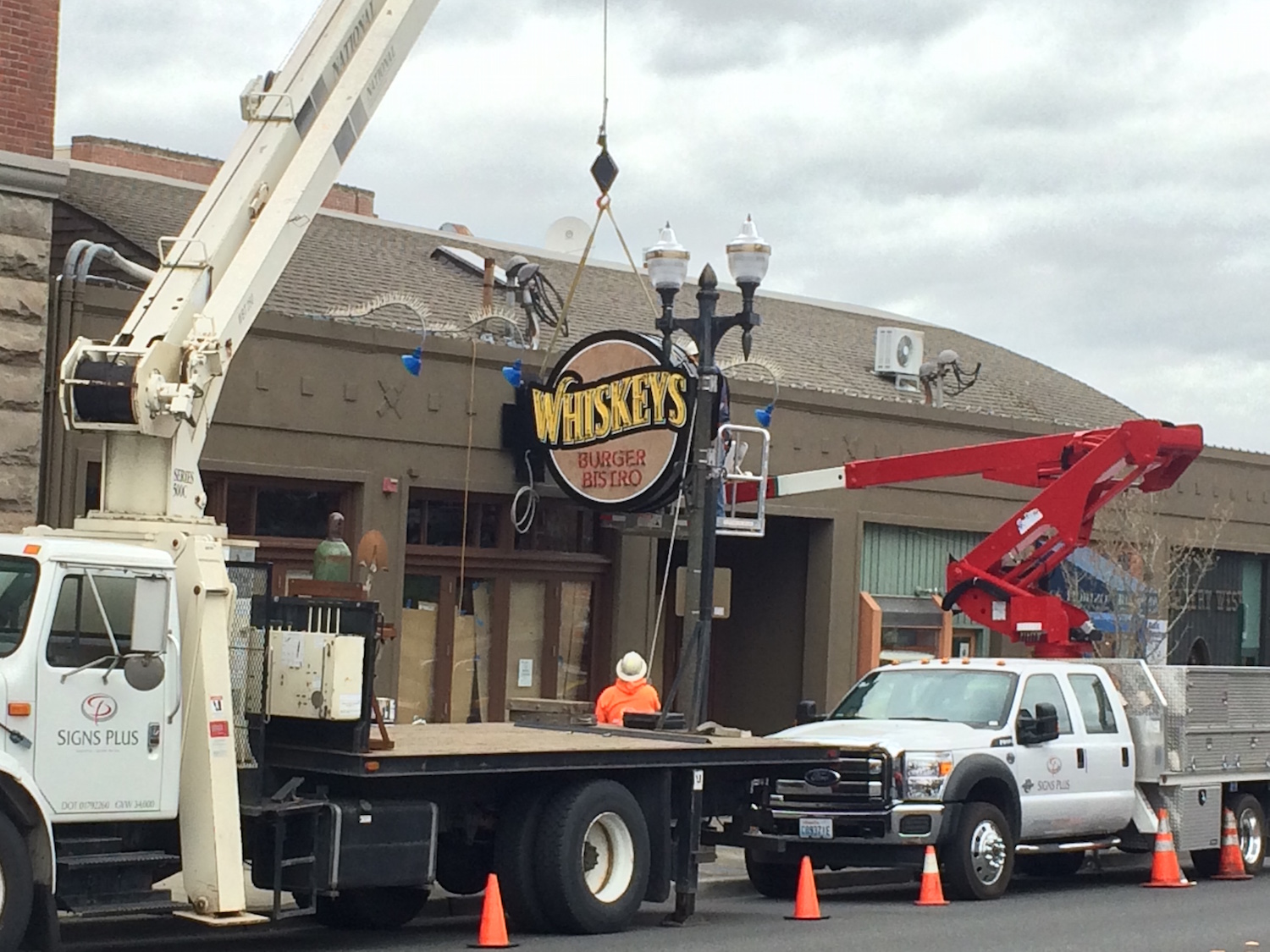 Signs Plus, Inc.—The Plus that Makes the Connection