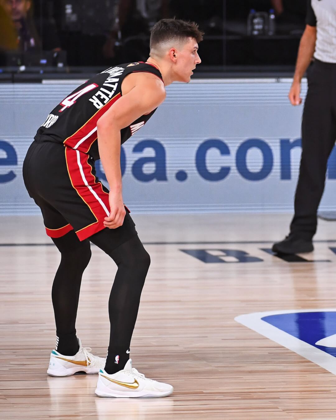What Pros Wear NIGHTLY PRO NOTABLES Anthony Davis and Lakers Crush Heat in Game 1 of NBA