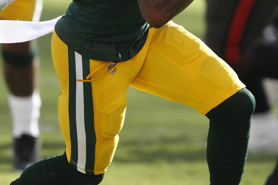 What Pros Wear Davante Adams' TreDCAL Custom Thigh Pads What Pros Wear