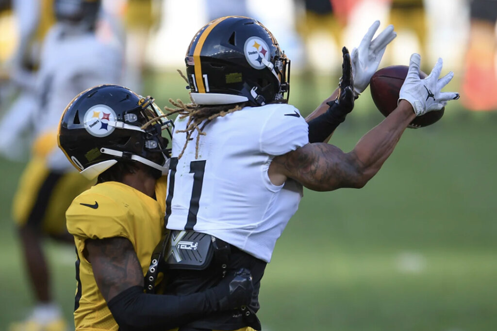 What Pros Wear Chase Claypool's Xtech X2 Shoulder Pads and Backplate