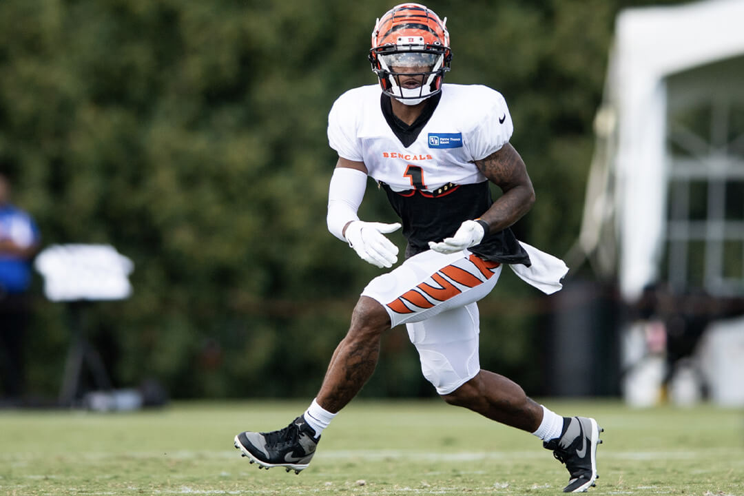 What Pros Wear The Source for Pro Baseball Gloves, Cleats, Bats & Pro