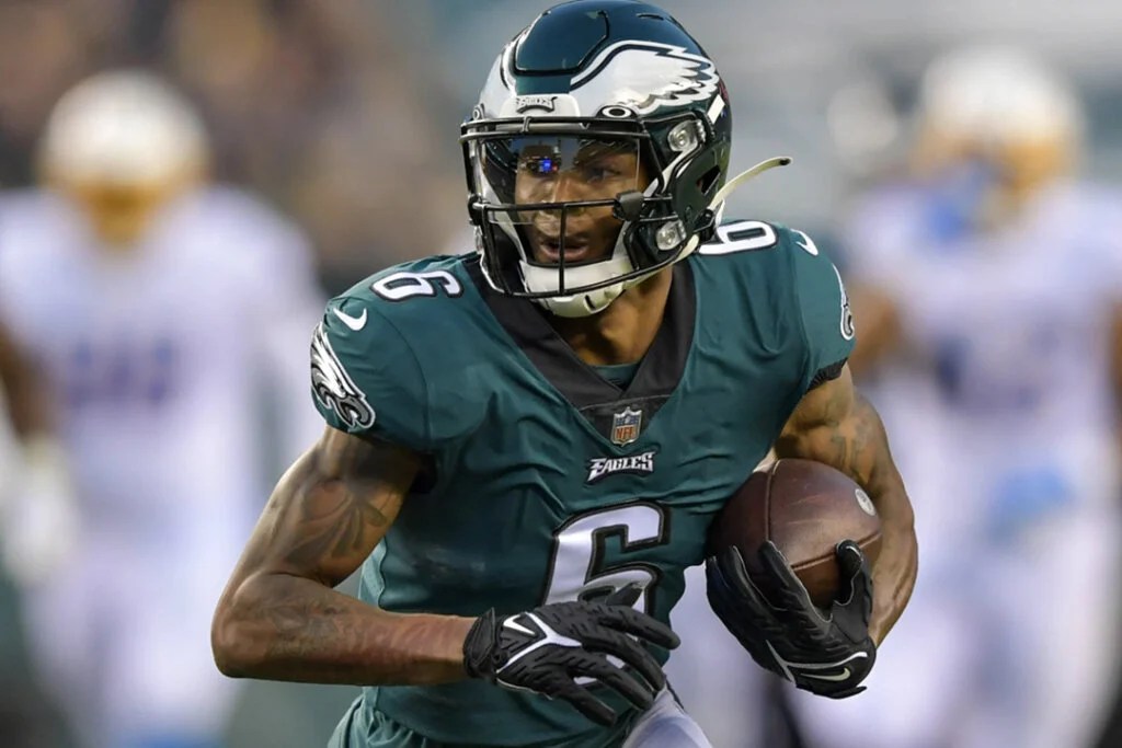 What Pros Wear What Do NFL Wide Receivers Wear? Here's the Helmets