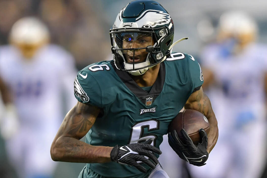 What Pros Wear What Do NFL Wide Receivers Wear? Here's the Helmets