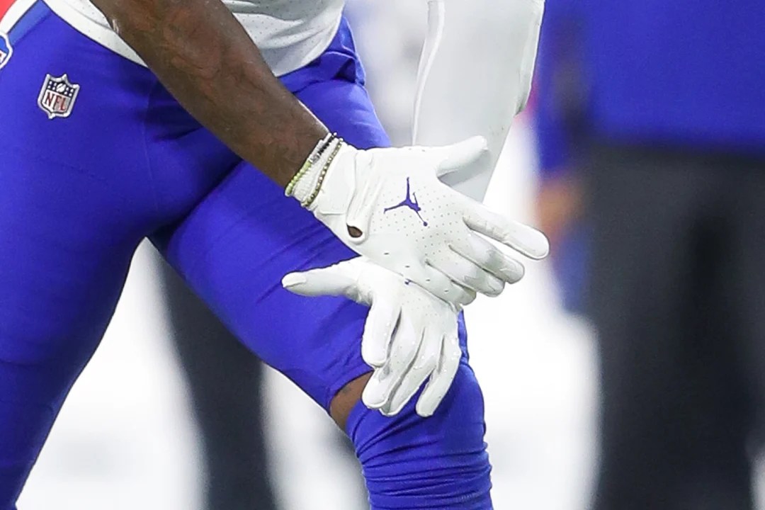 What Pros Wear What Do NFL Wide Receivers Wear? Here's the Helmets, Cleats and Gloves Worn by
